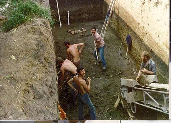 Az ipolyt�lgyesi szeretetotthon -  �p�t�t�bor 1984
